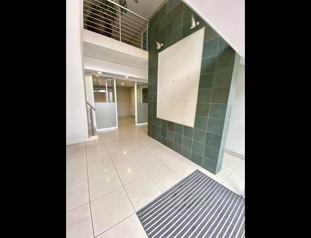 33M² BUILDING TO LET IN FOURWAYS